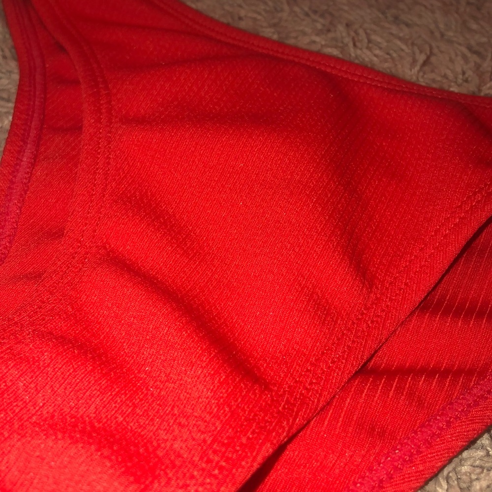 Red bikini - Picture 2 of 2